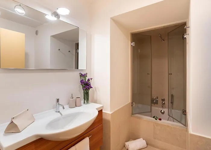 On The Unique Luxury Maggiore فيلة *