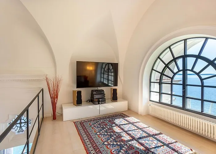 On The Unique Luxury Maggiore فيلة